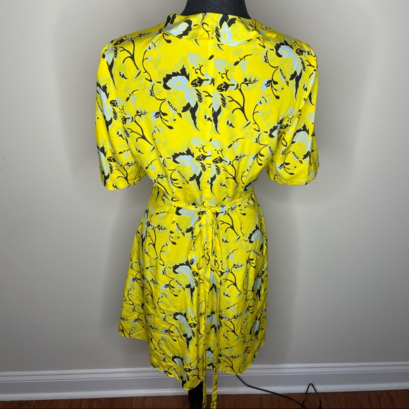 Diane Von Furstenberg Silk Yellow Floral Wrap Dress Size Small - Picture 4 of 6